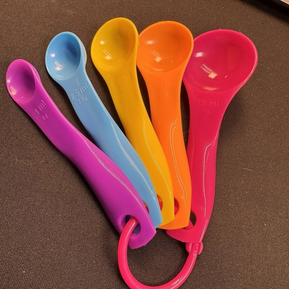 Multi-Color Measuring Spoons 5 Pieces Set Plastic Cooking Kitchen Tools